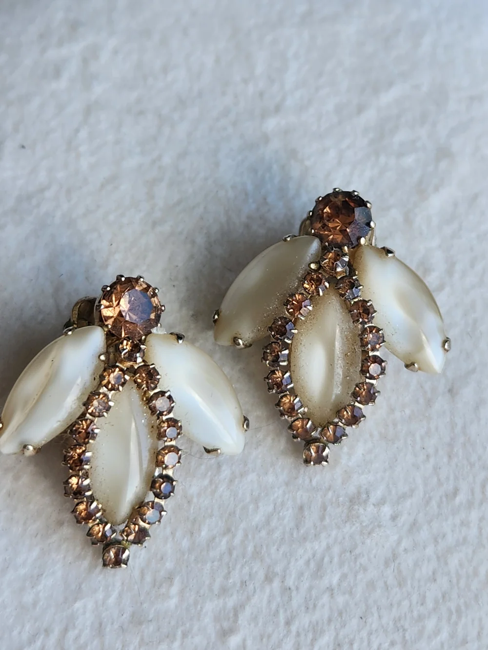 VTG Weiss Signed Satin Glass Rhinestone Clip On Earrings Topaz Amber 1950s